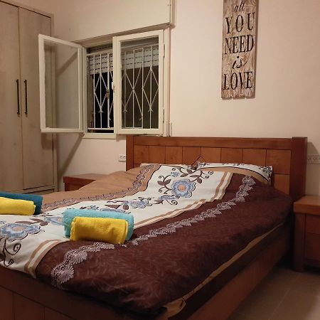 3 Stairs Only To Cozy Flat On Hillel St Apartment Haifa Exterior photo